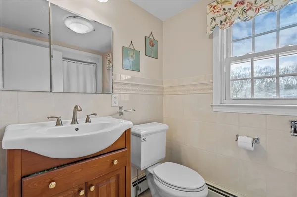 $839,900 | 211 Love Lane, Warwick, RI 02886