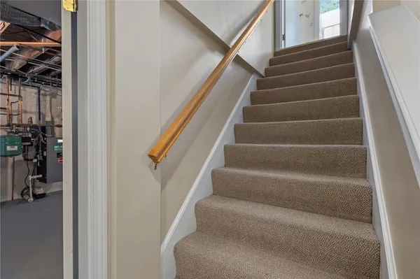 $839,900 | 211 Love Lane, Warwick, RI 02886