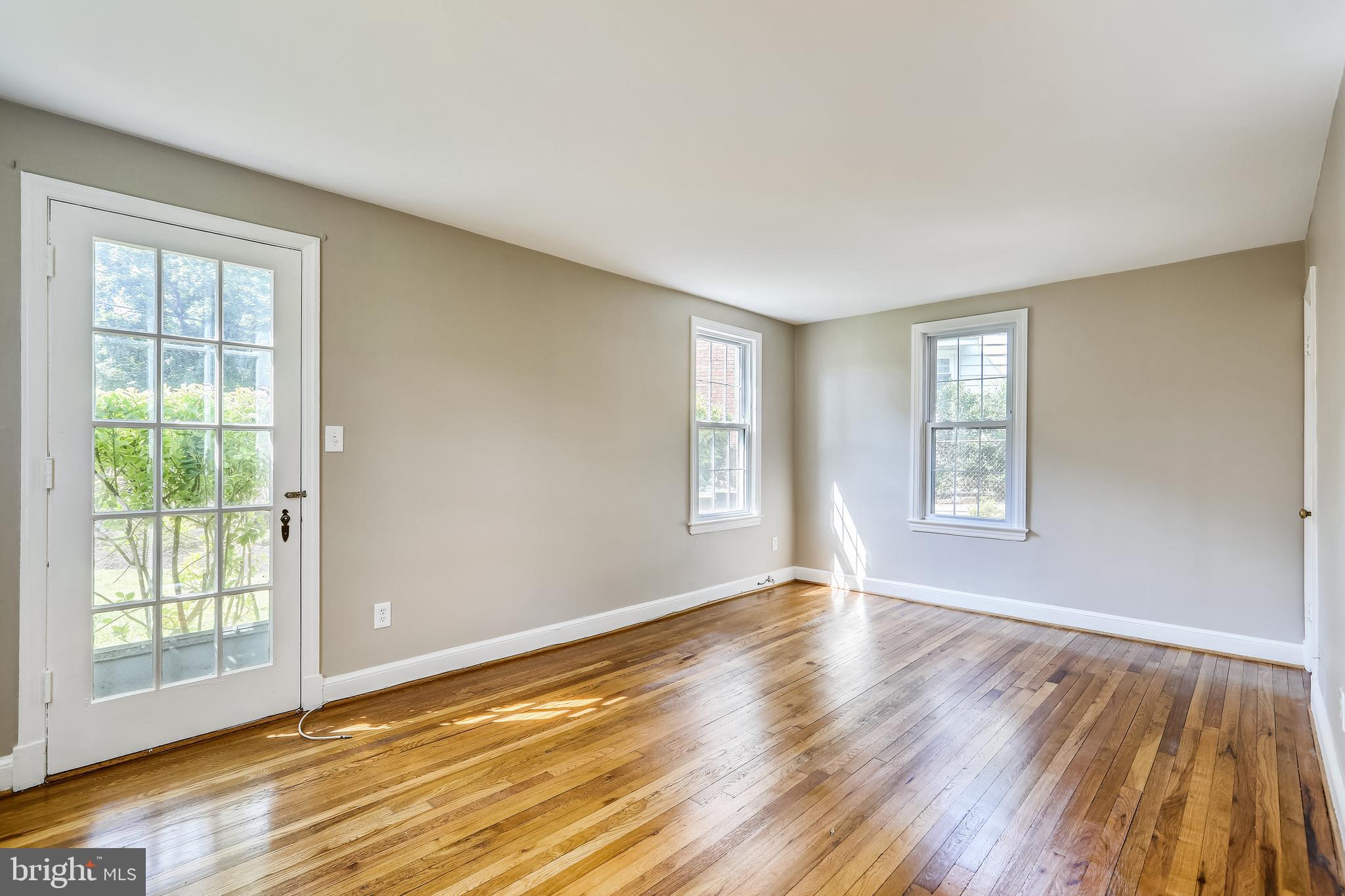 10001 Sidney Road Silver Spring, MD 20901 - Photo 3 of 44