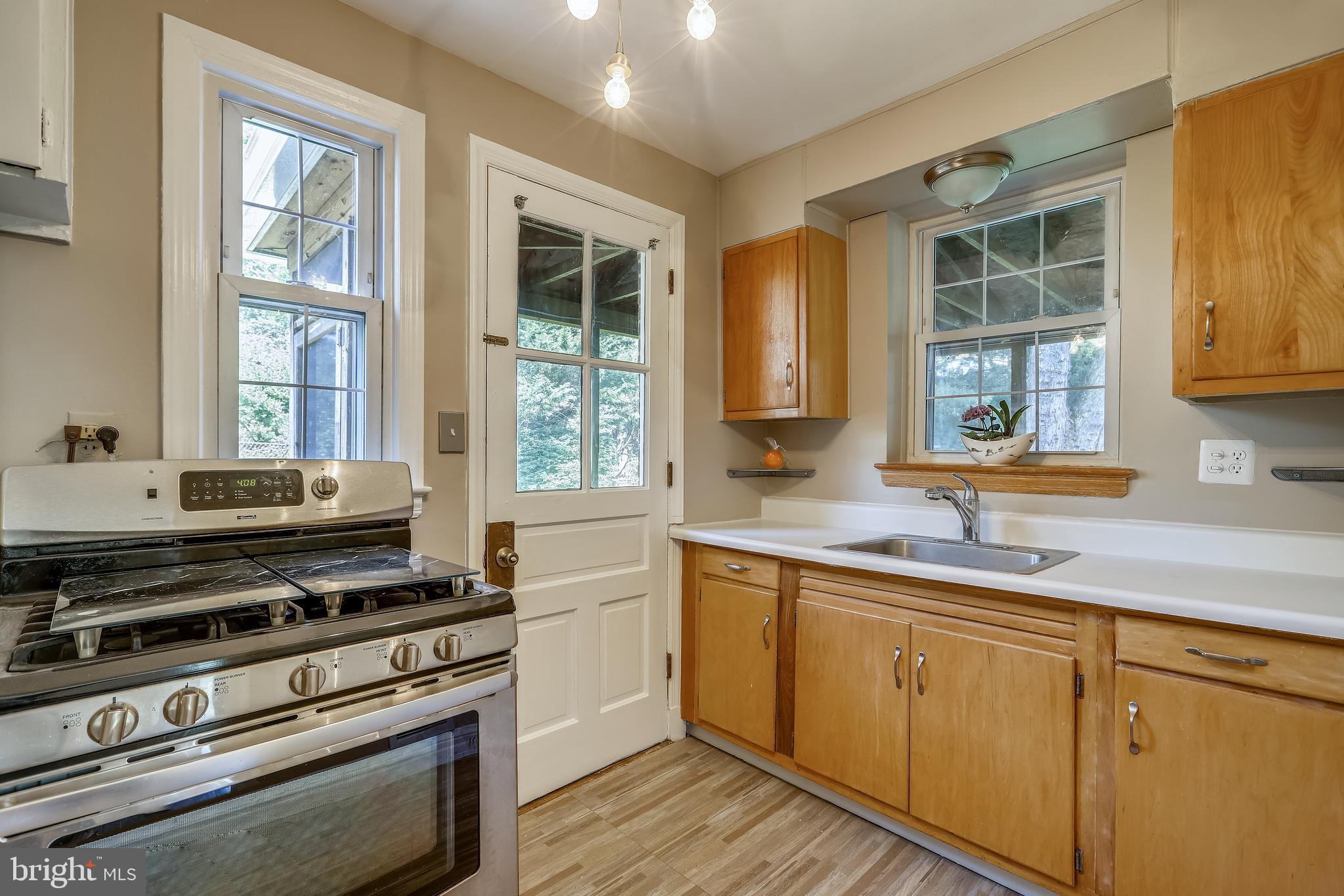 10001 Sidney Road Silver Spring, MD 20901 - Photo 7 of 44
