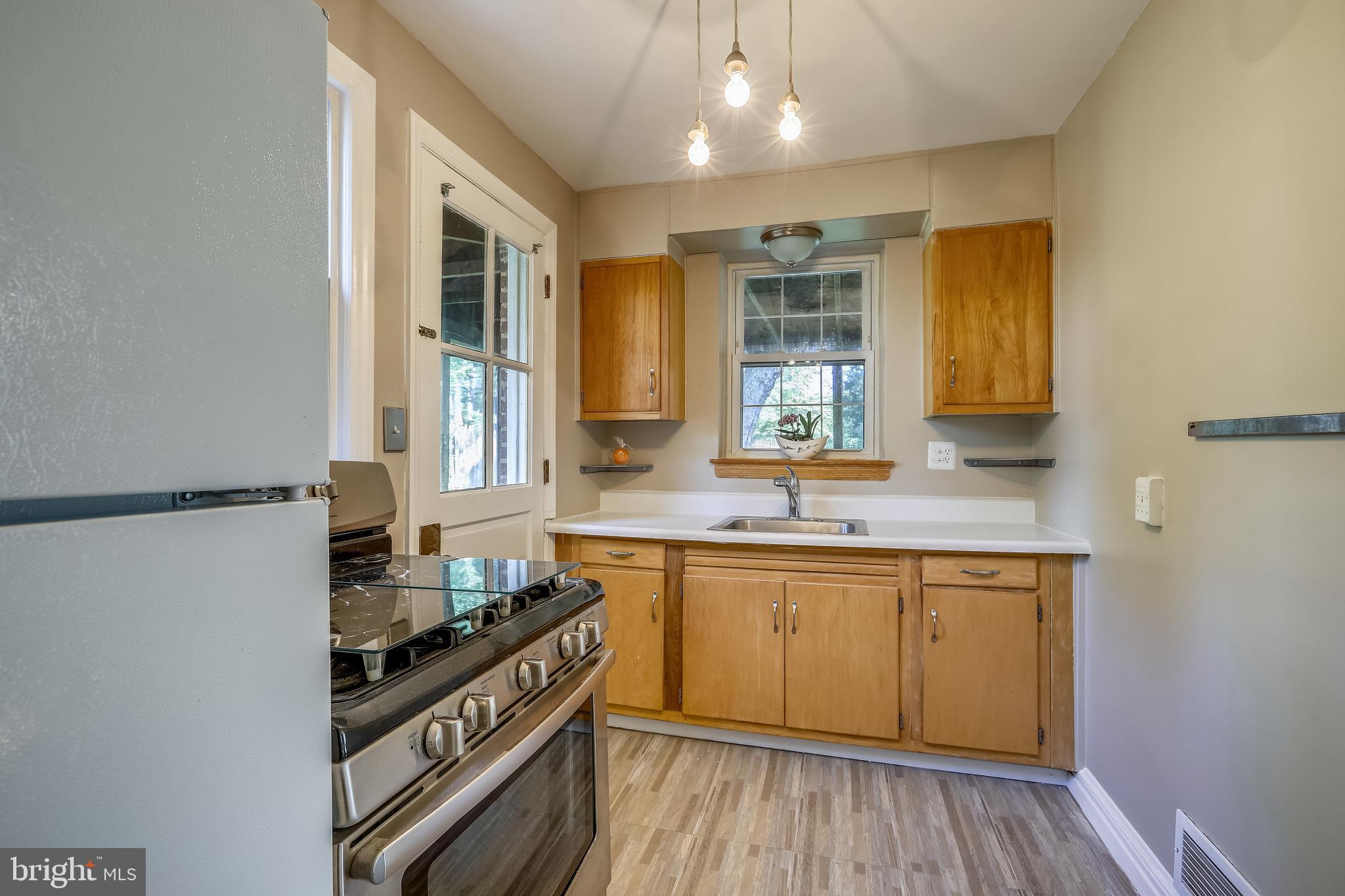 10001 Sidney Road Silver Spring, MD 20901 - Photo 9 of 44