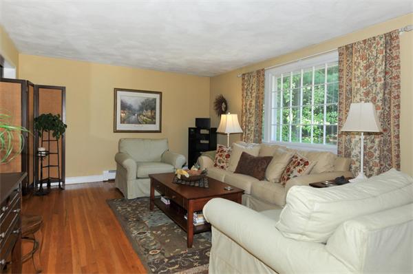 2 Bantry Road Southborough, MA 01772 - Photo 3 of 15 Gallery Image 3
