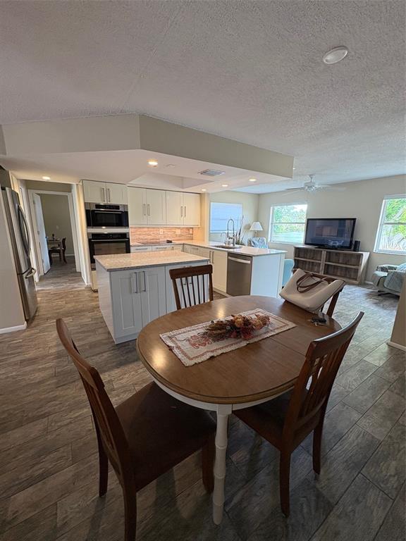 947 Shasta Road Venice, FL 34293 - Photo 17 of 52 a kitchen with a dining table and chairs
