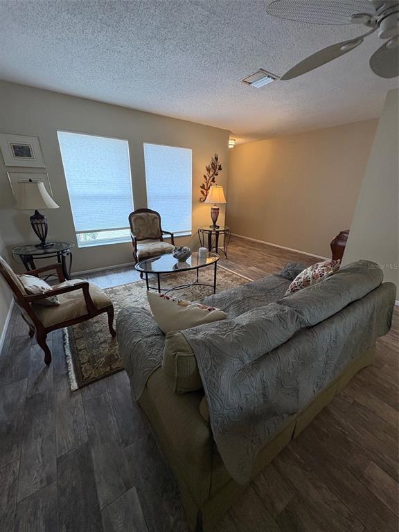 947 Shasta Road Venice, FL 34293 - Photo 26 of 52 a living room with furniture and a lamp