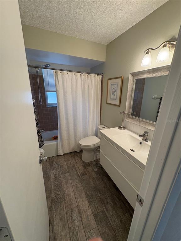 947 Shasta Road Venice, FL 34293 - Photo 41 of 52 a bathroom with a sink toilet and shower