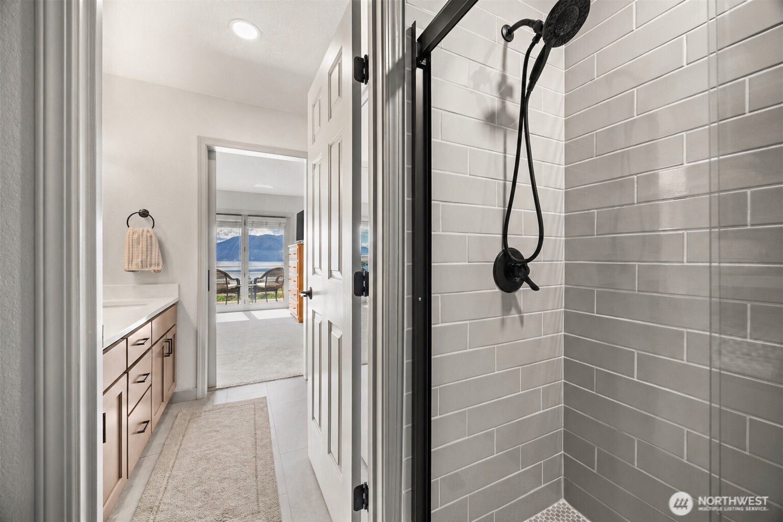 11415 South Lakeshore Road, Unit 7 Chelan, WA 98816 - Photo 15 of 38