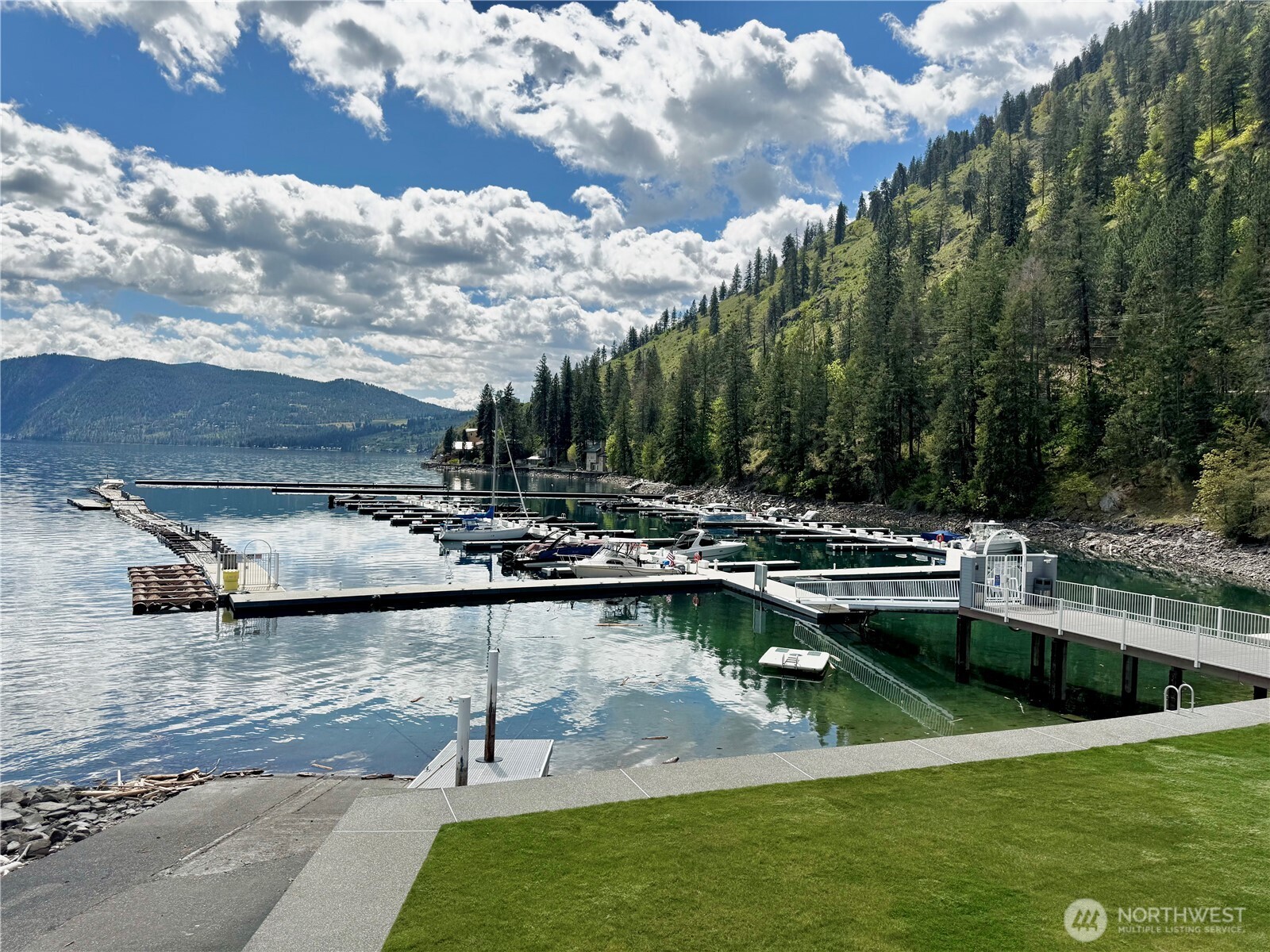 11415 South Lakeshore Road, Unit 7 Chelan, WA 98816 - Photo 2 of 38