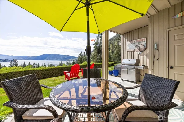 $695,000 | 11415 South Lakeshore Road, Unit 7, Chelan, WA 98816