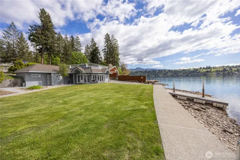 $695,000 | 11415 South Lakeshore Road, Unit 7, Chelan, WA 98816