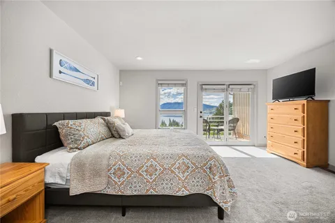 $695,000 | 11415 South Lakeshore Road, Unit 7, Chelan, WA 98816