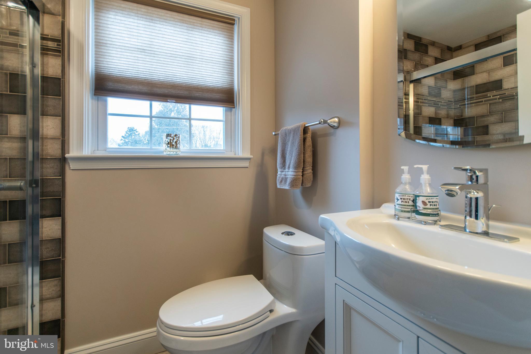 2155 Winthrop Road Huntingdon Valley, PA 19006 - Photo 17 of 28 Upper 1 full bathroom