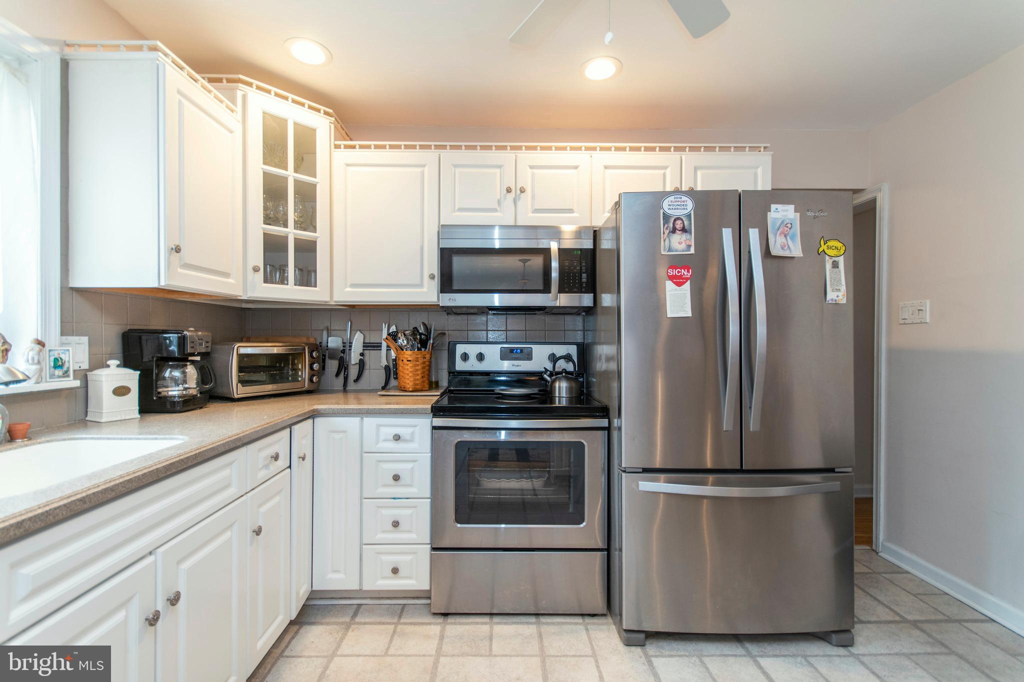 2155 Winthrop Road Huntingdon Valley, PA 19006 - Photo 9 of 28 Kitchen