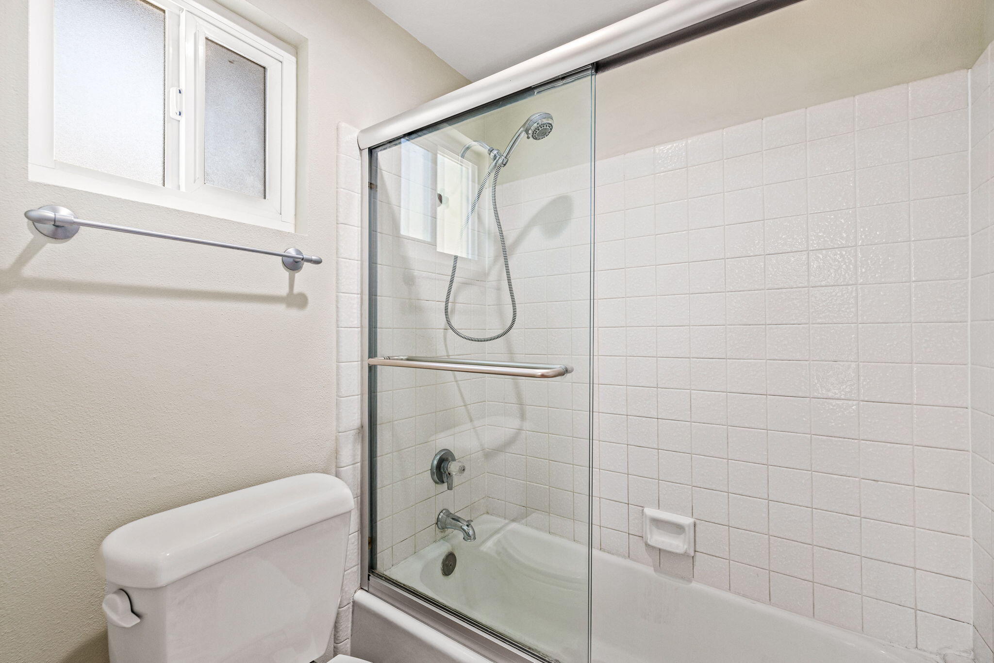 2290 North Victoria Road Palm Springs, CA 92262 - Photo 28 of 42 a bathroom with a shower and toilet