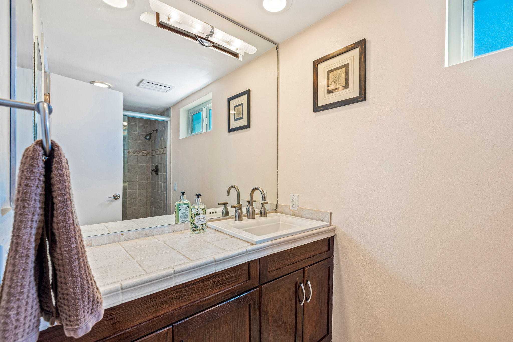 2290 North Victoria Road Palm Springs, CA 92262 - Photo 34 of 42 a bathroom with a sink and a mirror