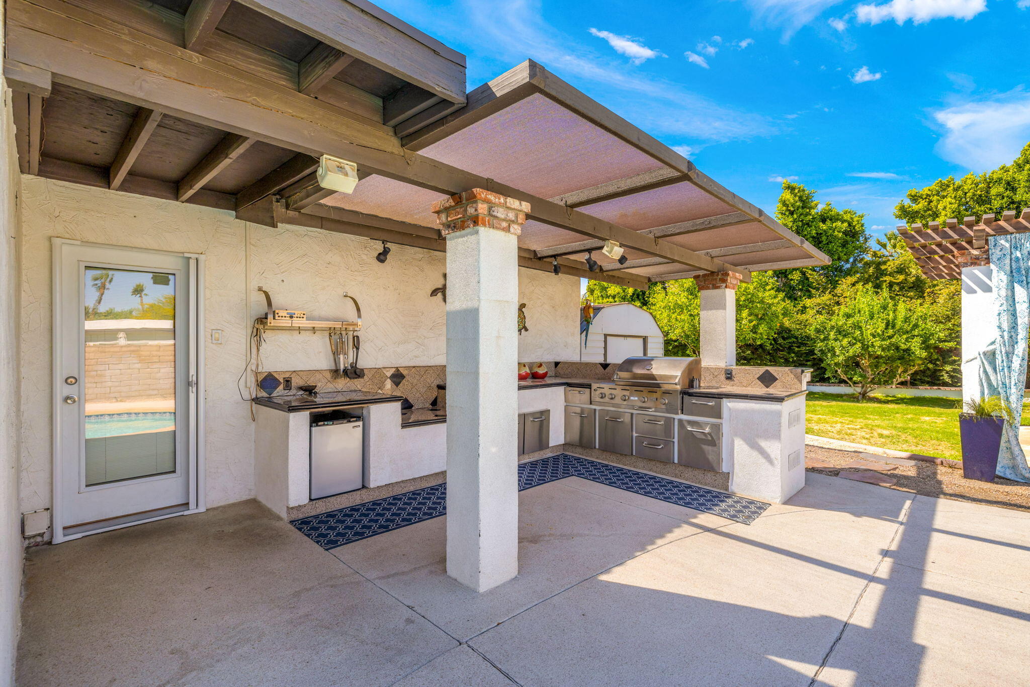 2290 North Victoria Road Palm Springs, CA 92262 - Photo 40 of 42 a kitchen with stainless steel appliances kitchen island granite countertop a stove a sink and a refrigerator