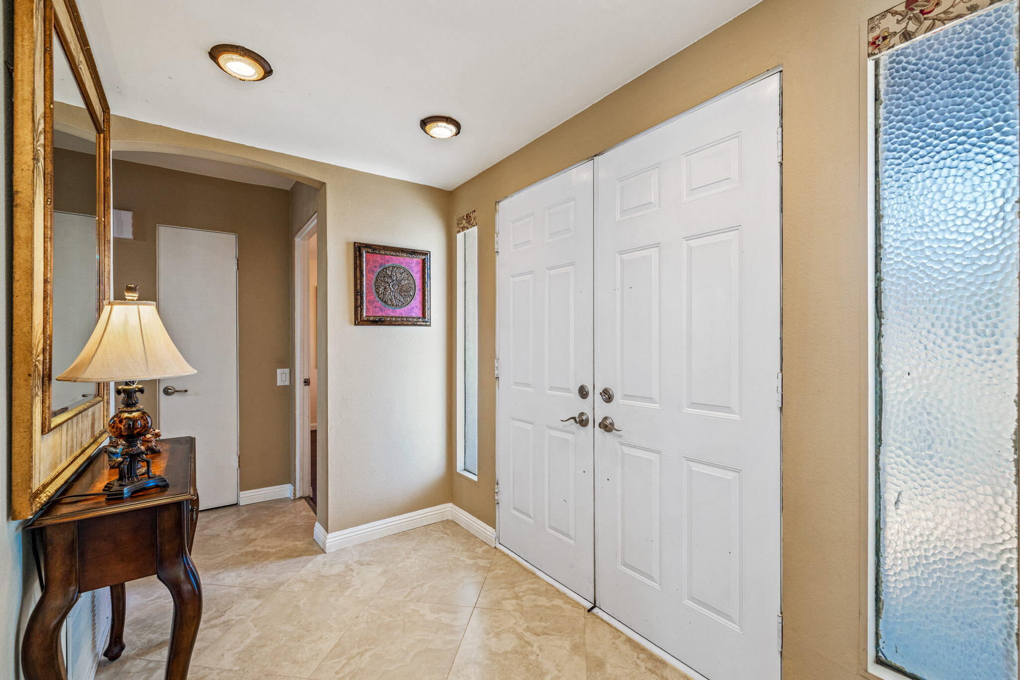 2290 North Victoria Road Palm Springs, CA 92262 - Photo 10 of 42 a view of a hallway with closet