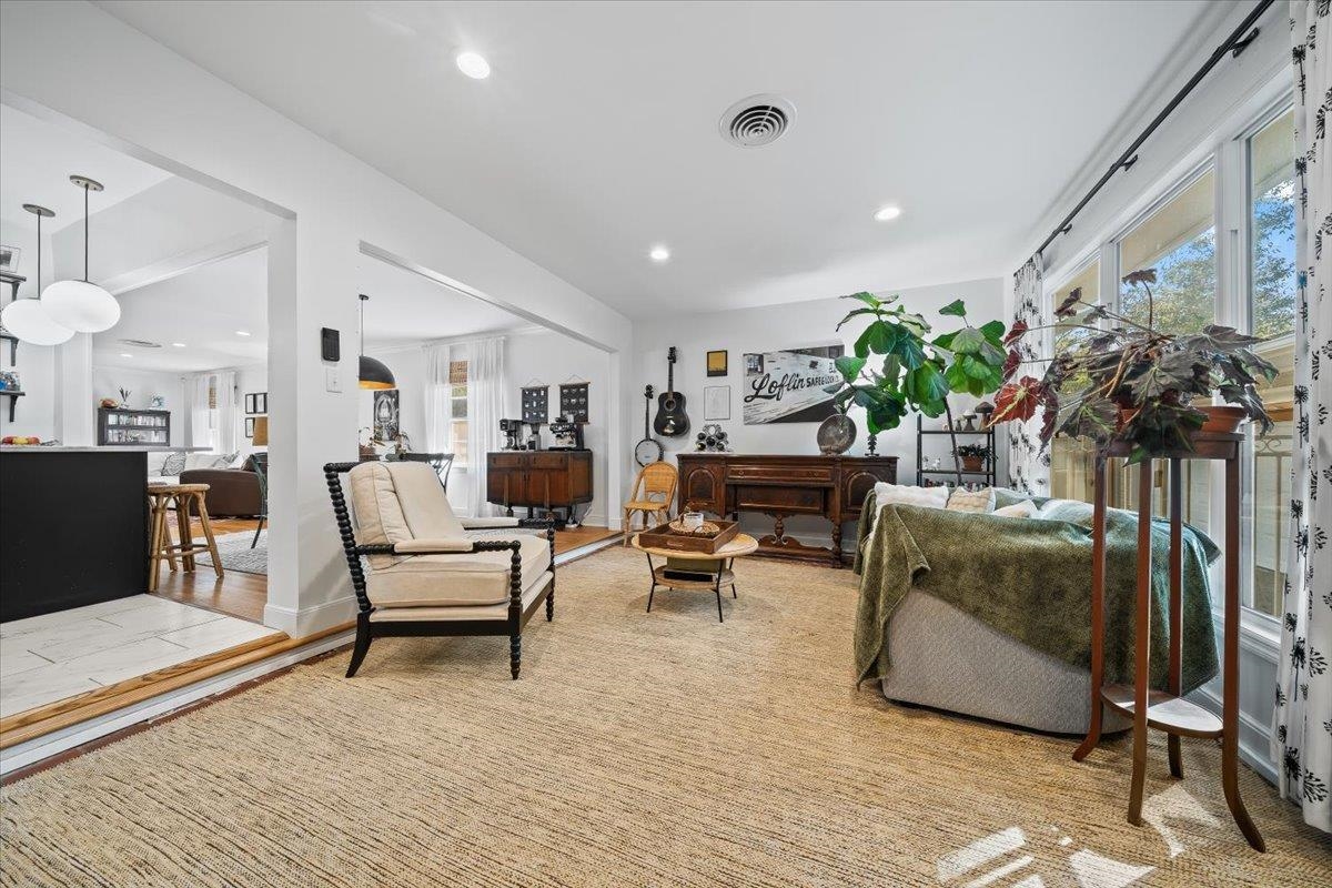 127 North Rose Road Memphis, TN 38117 - Photo 15 of 30 a living room with furniture a potted plant and a table