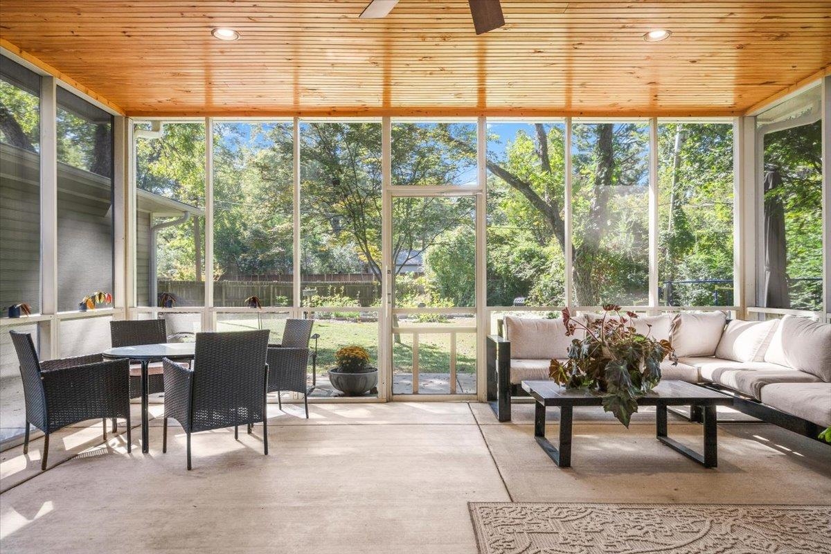 127 North Rose Road Memphis, TN 38117 - Photo 24 of 30 a dining room with furniture and large windows