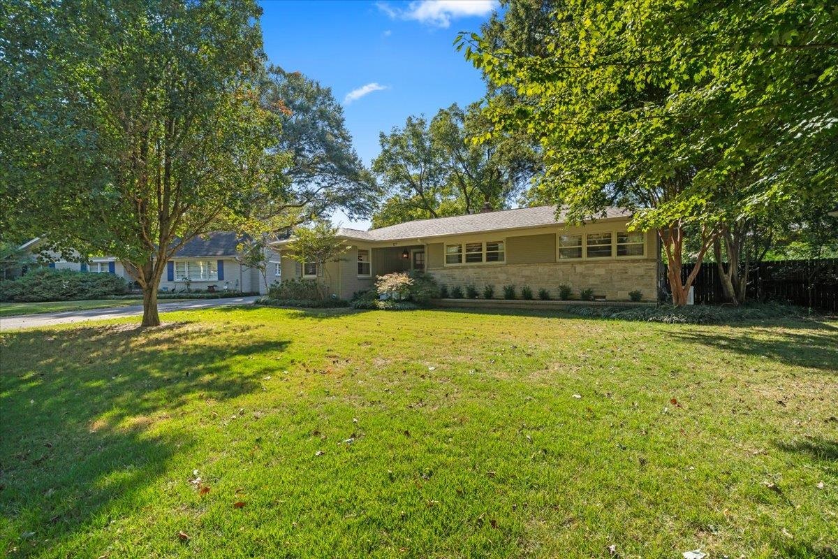 127 North Rose Road Memphis, TN 38117 - Photo 3 of 30 a view of house with a yard