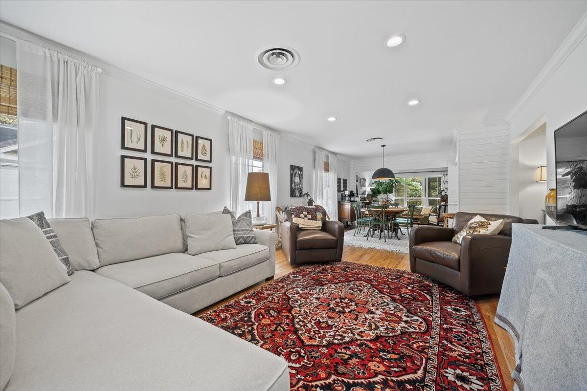 127 North Rose Road Memphis, TN 38117 - Photo 7 of 30 a living room with furniture and a rug