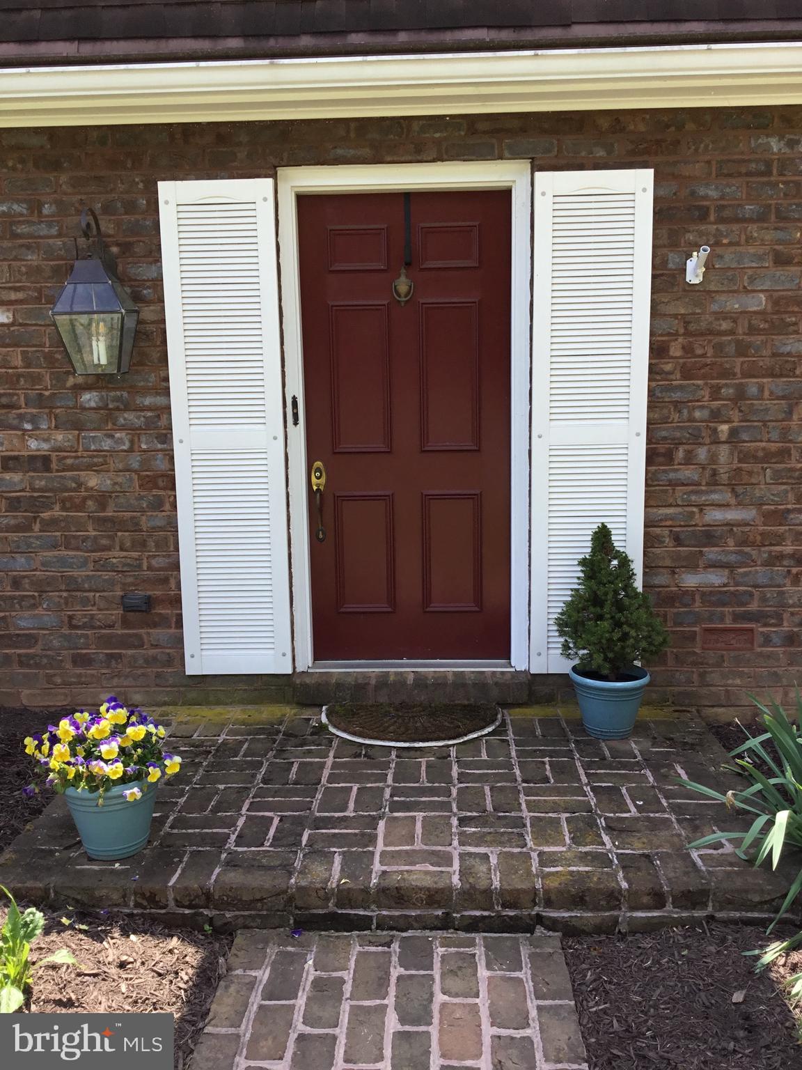 19607 Spring Creek Road Hagerstown, MD 21742 - Photo 2 of 54 Welcoming front entrance