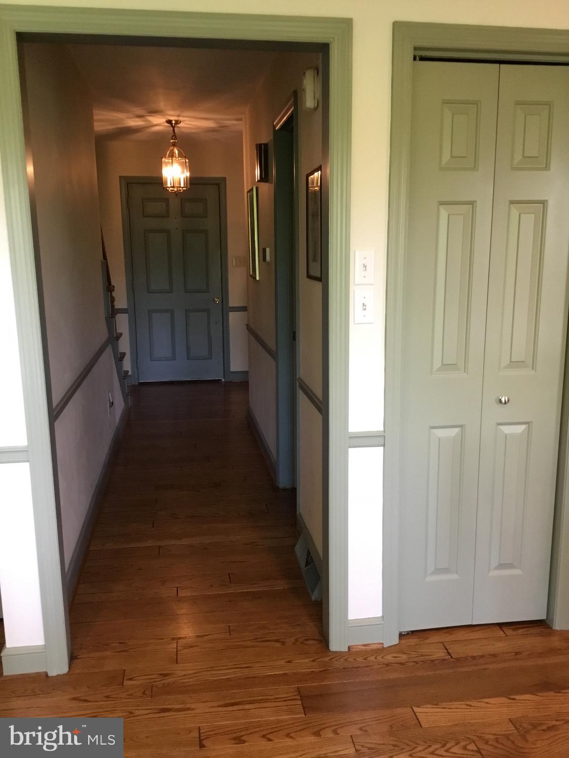 19607 Spring Creek Road Hagerstown, MD 21742 - Photo 21 of 54 Hall to front entrance