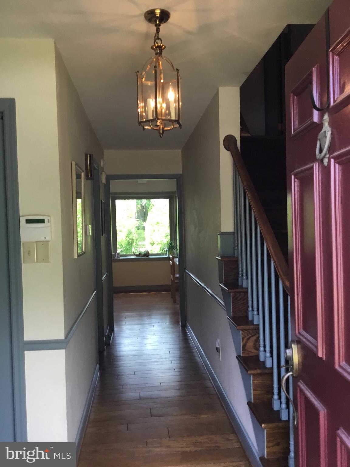 19607 Spring Creek Road Hagerstown, MD 21742 - Photo 4 of 54 Entrance hall