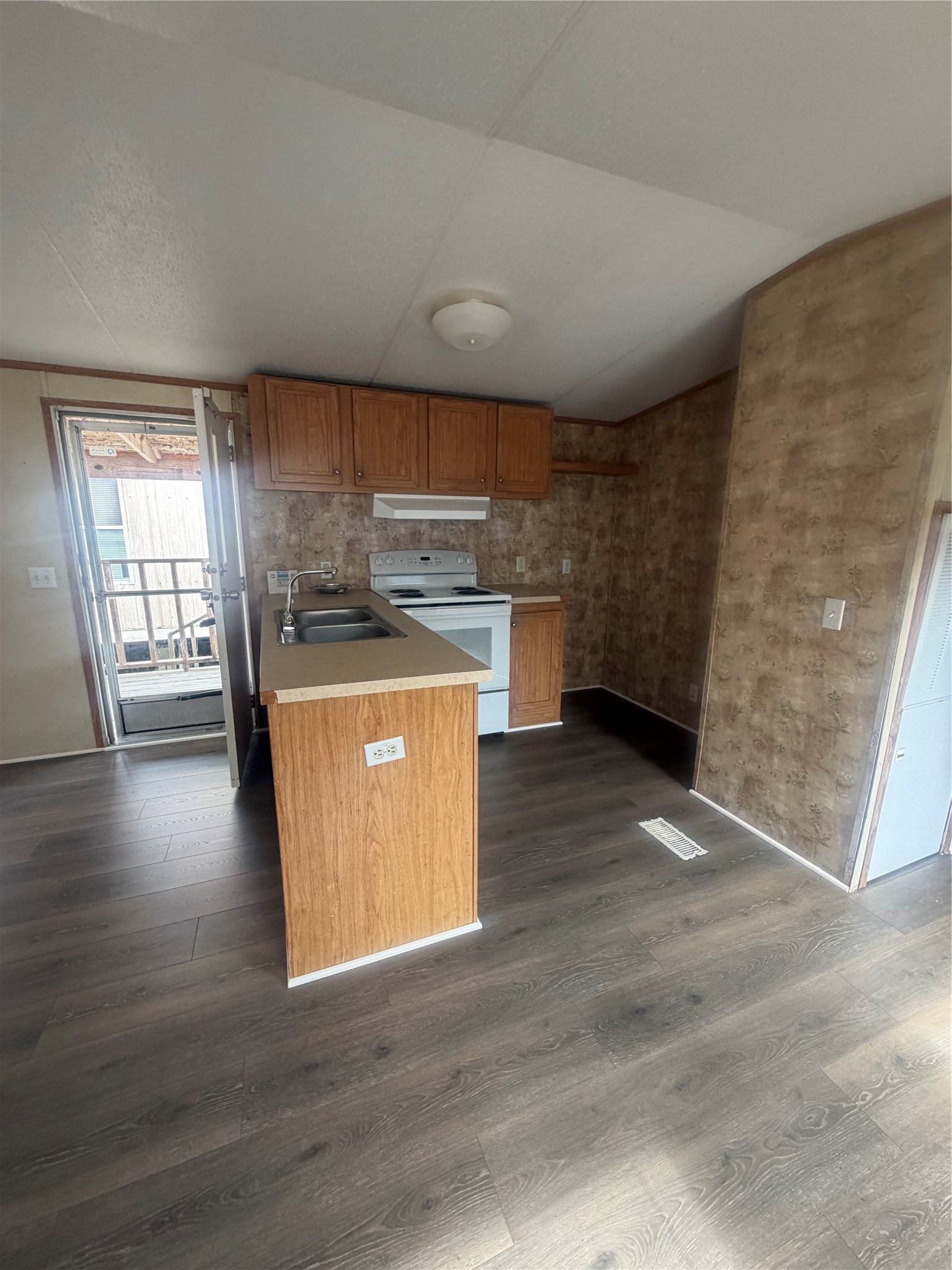 601 Clear Lake Road, Unit B Highlands, TX 77562 - Photo 6 of 12