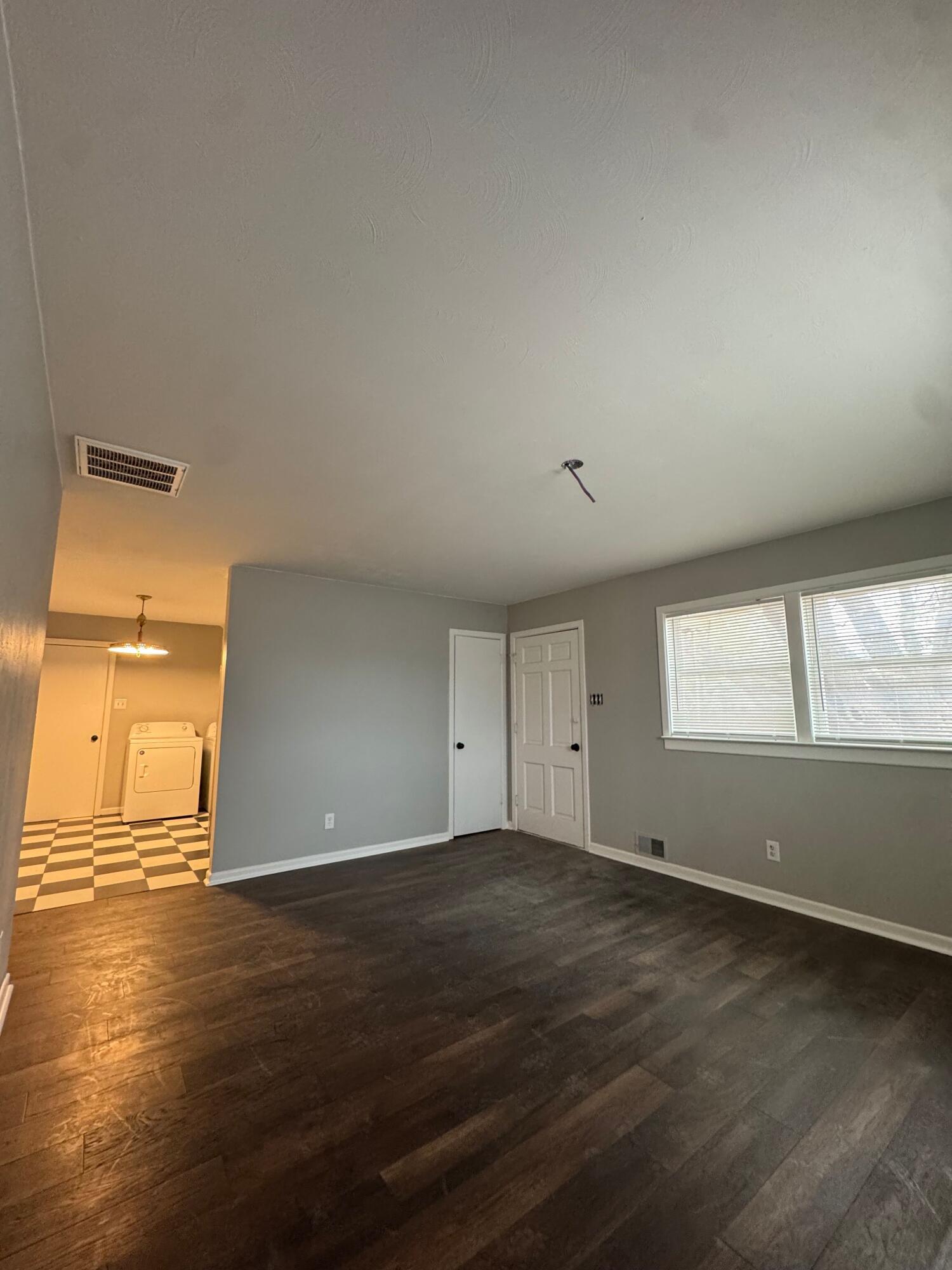 4409 38th Street Lubbock, TX 79414 - Photo 5 of 21 Living Room