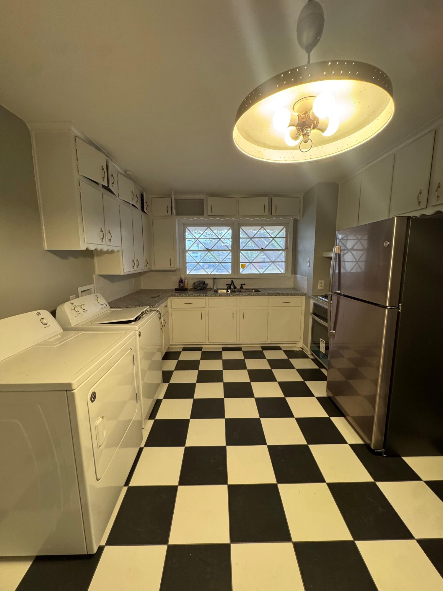 4409 38th Street Lubbock, TX 79414 - Photo 7 of 21 Kitchen