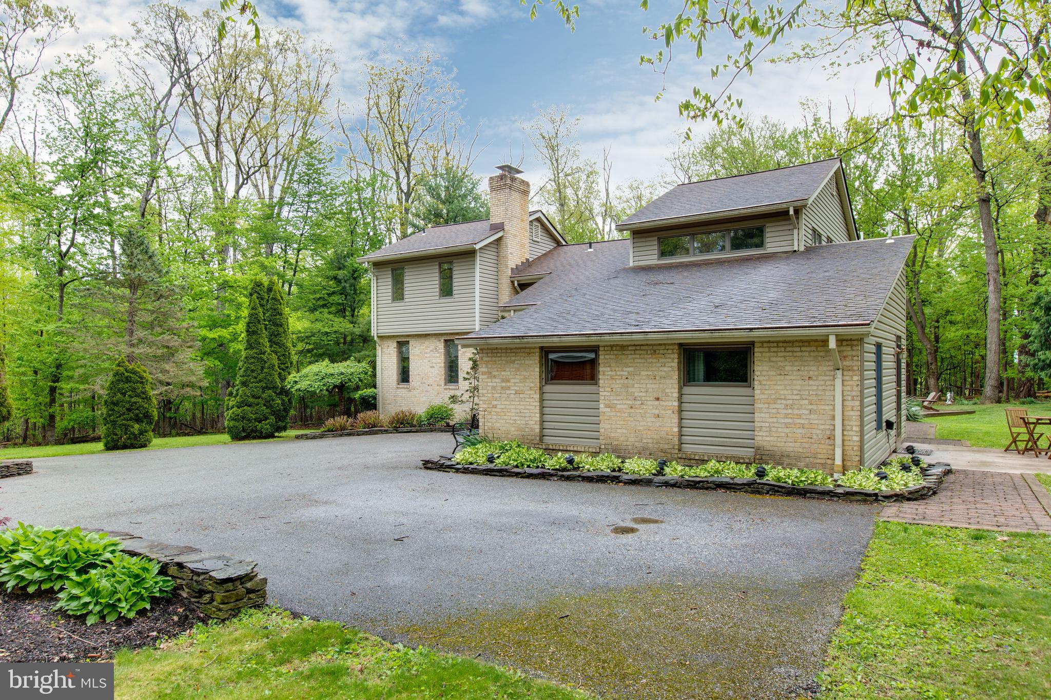 5519 Woodbine Road Sykesville, MD 21784 - Photo 3 of 69 a front view of a house with a garden