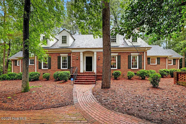 $599,900 | 102 Cedar Lane, Clinton, NC 28328