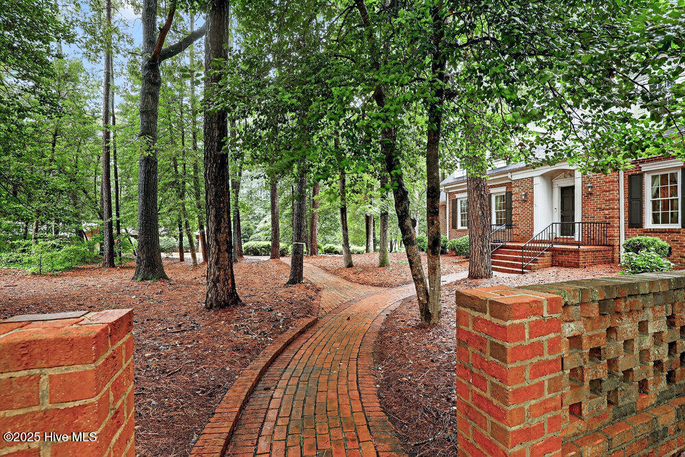 102 Cedar Lane Clinton, NC 28328 - Photo 2 of 48 002_046_6g8a5577_600