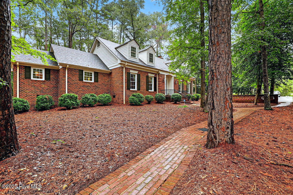 102 Cedar Lane Clinton, NC 28328 - Photo 3 of 48 003_047_6g8a5585_470