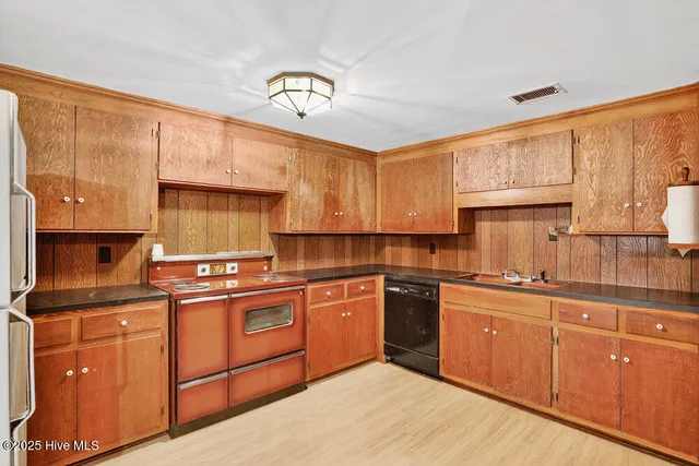 $599,900 | 102 Cedar Lane, Clinton, NC 28328