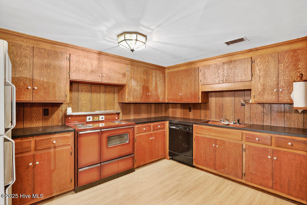 102 Cedar Lane Clinton, NC 28328 - Photo 41 of 48 043_039_6g8a5550_908