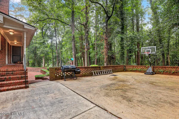 $549,900 | 102 Cedar Lane, Clinton, NC 28328