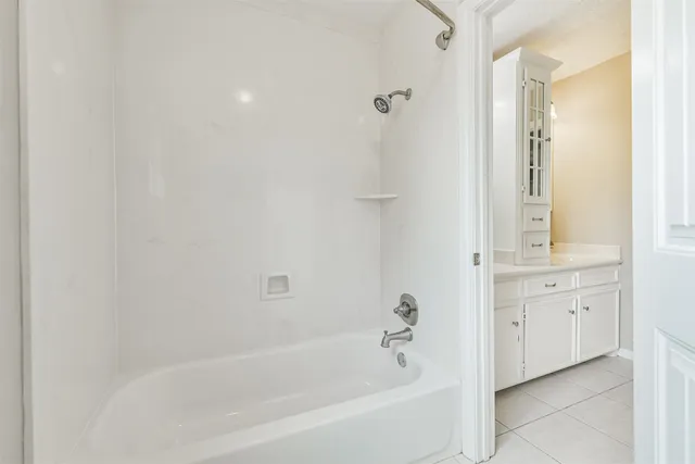 $385,500 | 28902 Twisted Oak Drive, Shenandoah, TX 77381