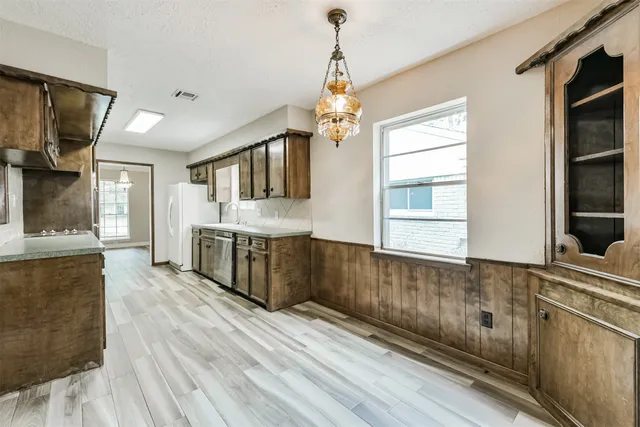 $385,500 | 28902 Twisted Oak Drive, Shenandoah, TX 77381