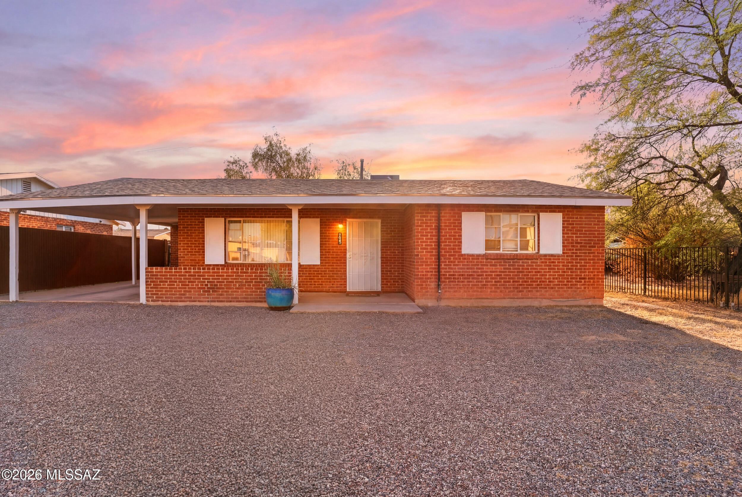 1413 North Craycroft Road Tucson, AZ 85712 - Photo 1 of 24