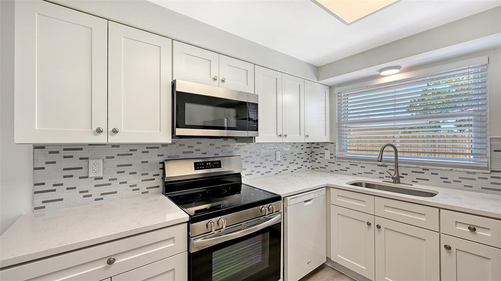2512 Post Road Sarasota, FL 34231 - Photo 11 of 35