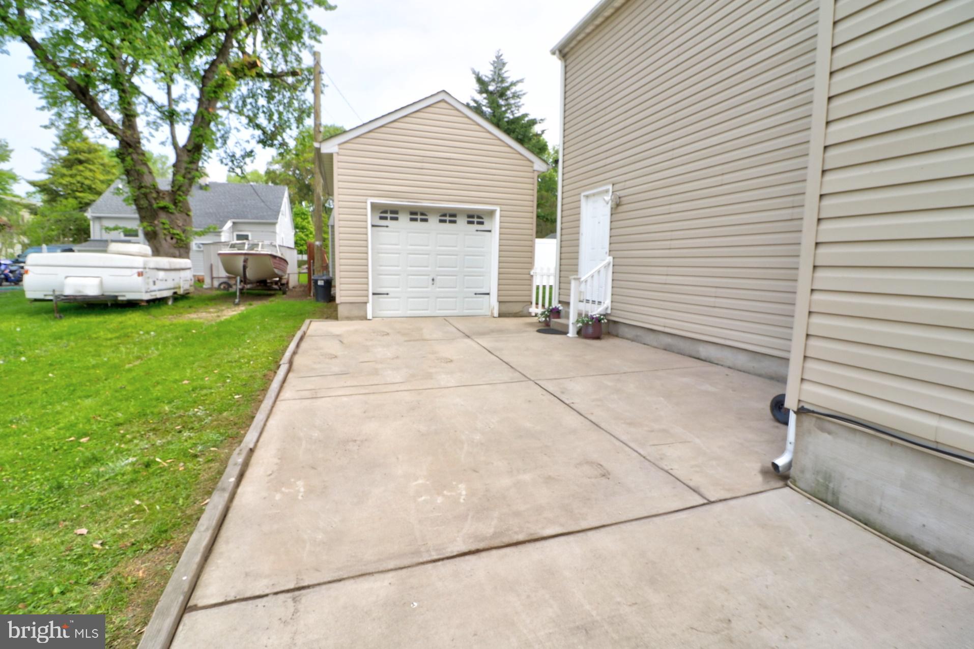 2419 Suncrest Road Baltimore, MD 21219 - Photo 8 of 35 Gallery Image 8