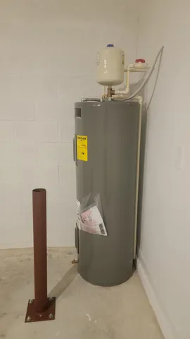 a view of a yard with palm trees