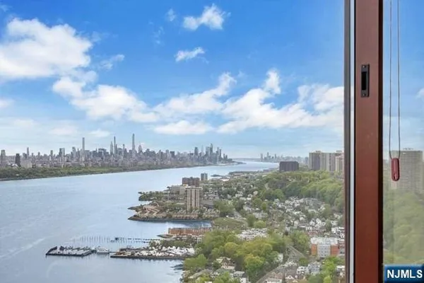$5,500 | 100 Old Palisade Road, Unit 3505, Fort Lee, NJ 07024