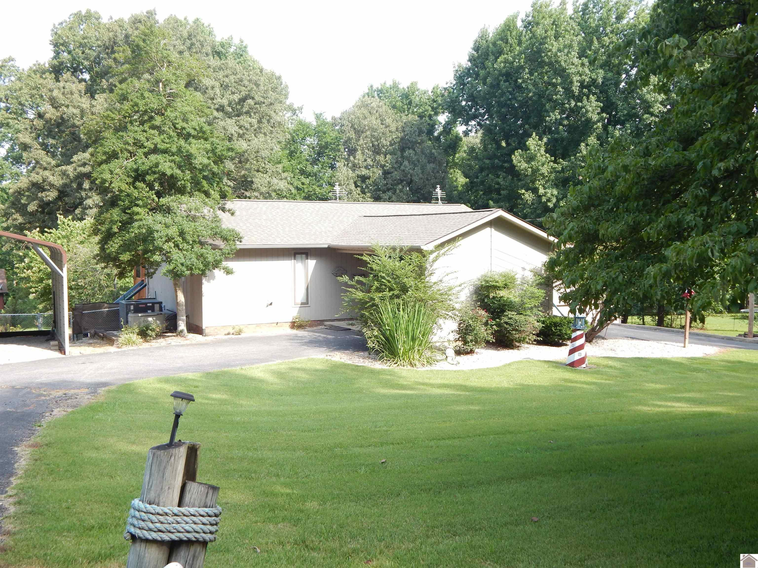 283 Delaware Road Gilbertsville, KY 42044 - Photo 3 of 35 FRONT/SIDE VIEW OF HOUSE