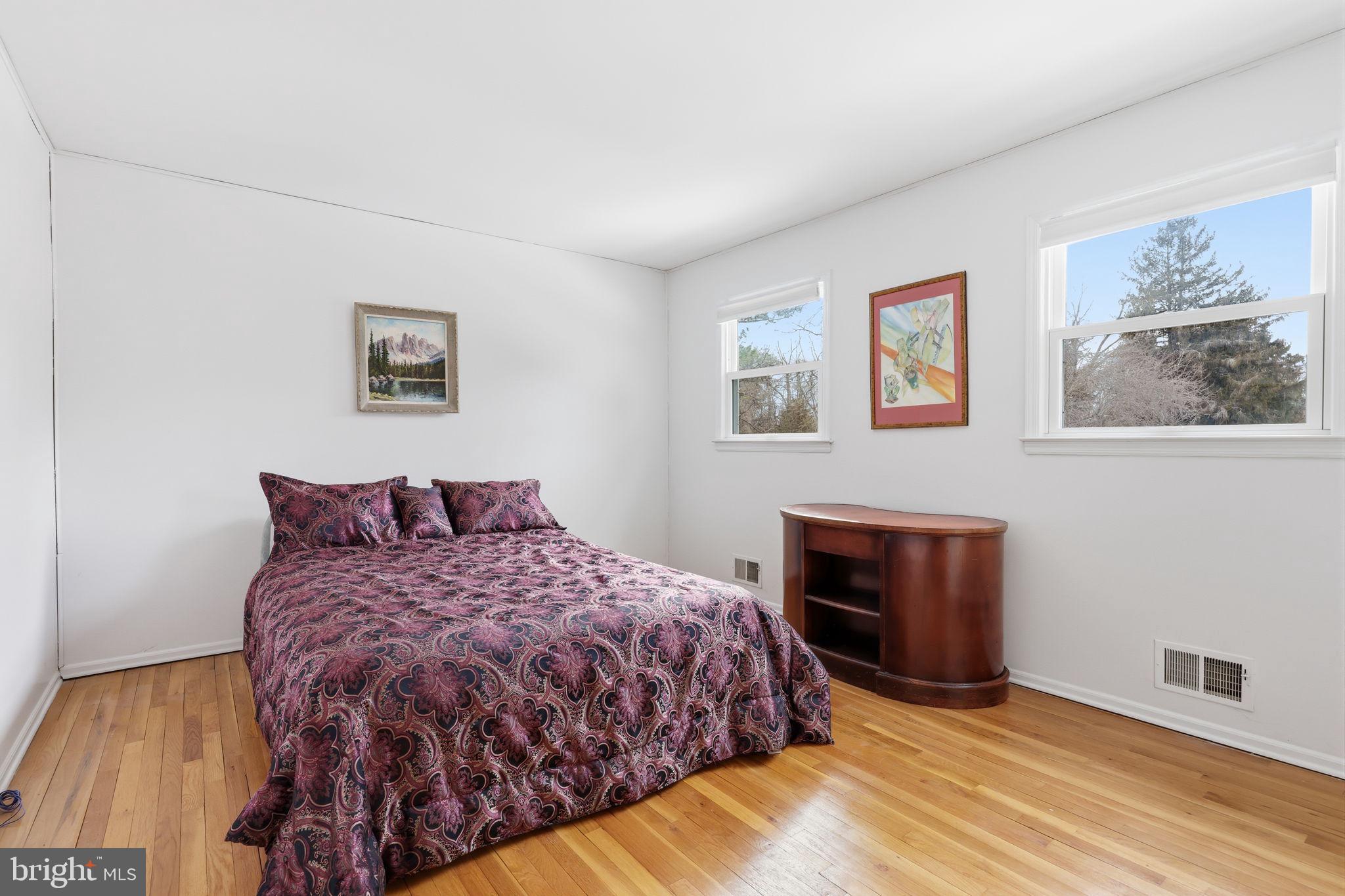 17 Yeger Road Princeton Junction, NJ 08550 - Photo 21 of 32 3rd oversized bedroom