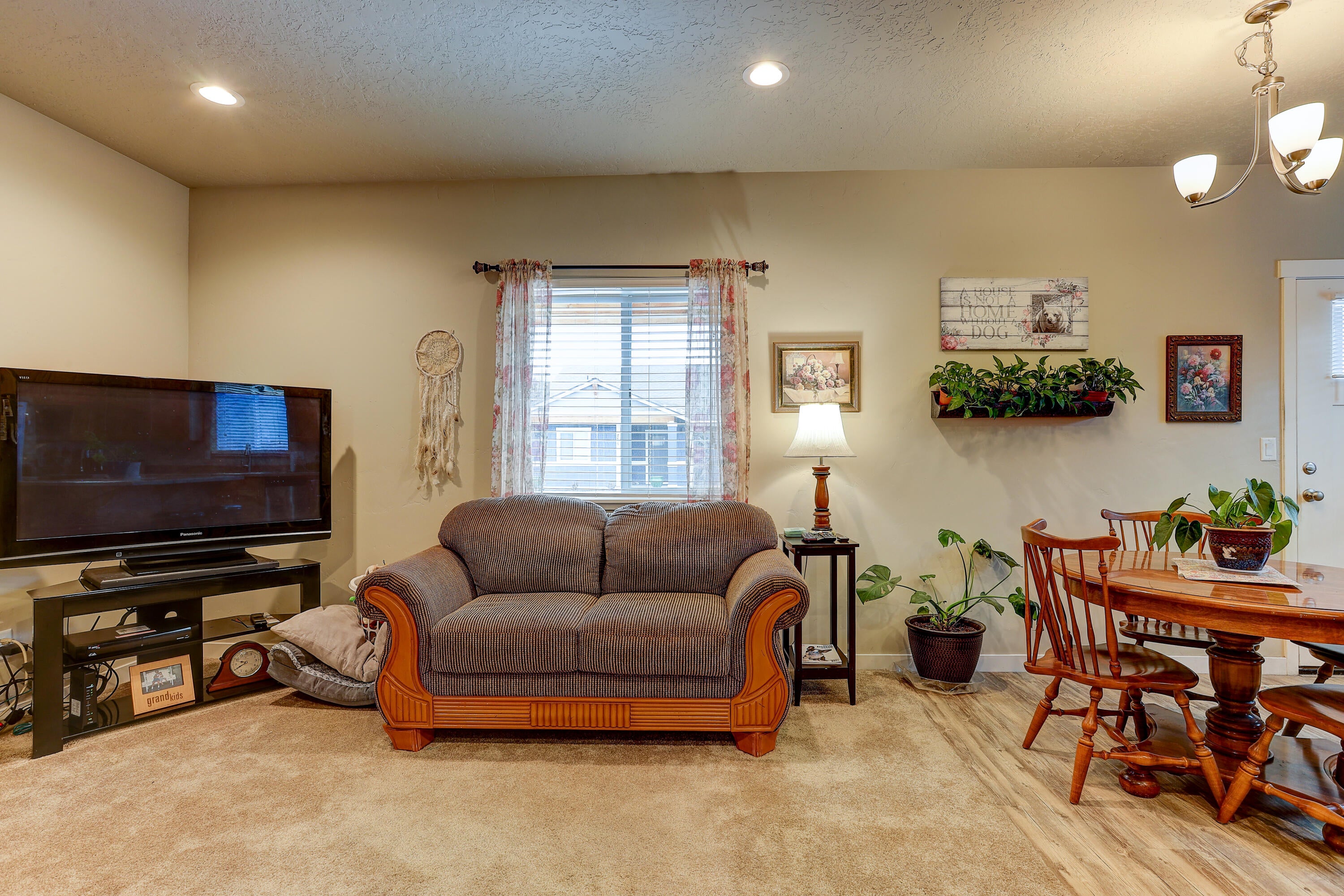 2631 Northeast Colleen Road Prineville, OR 97754 - Photo 10 of 31 living room