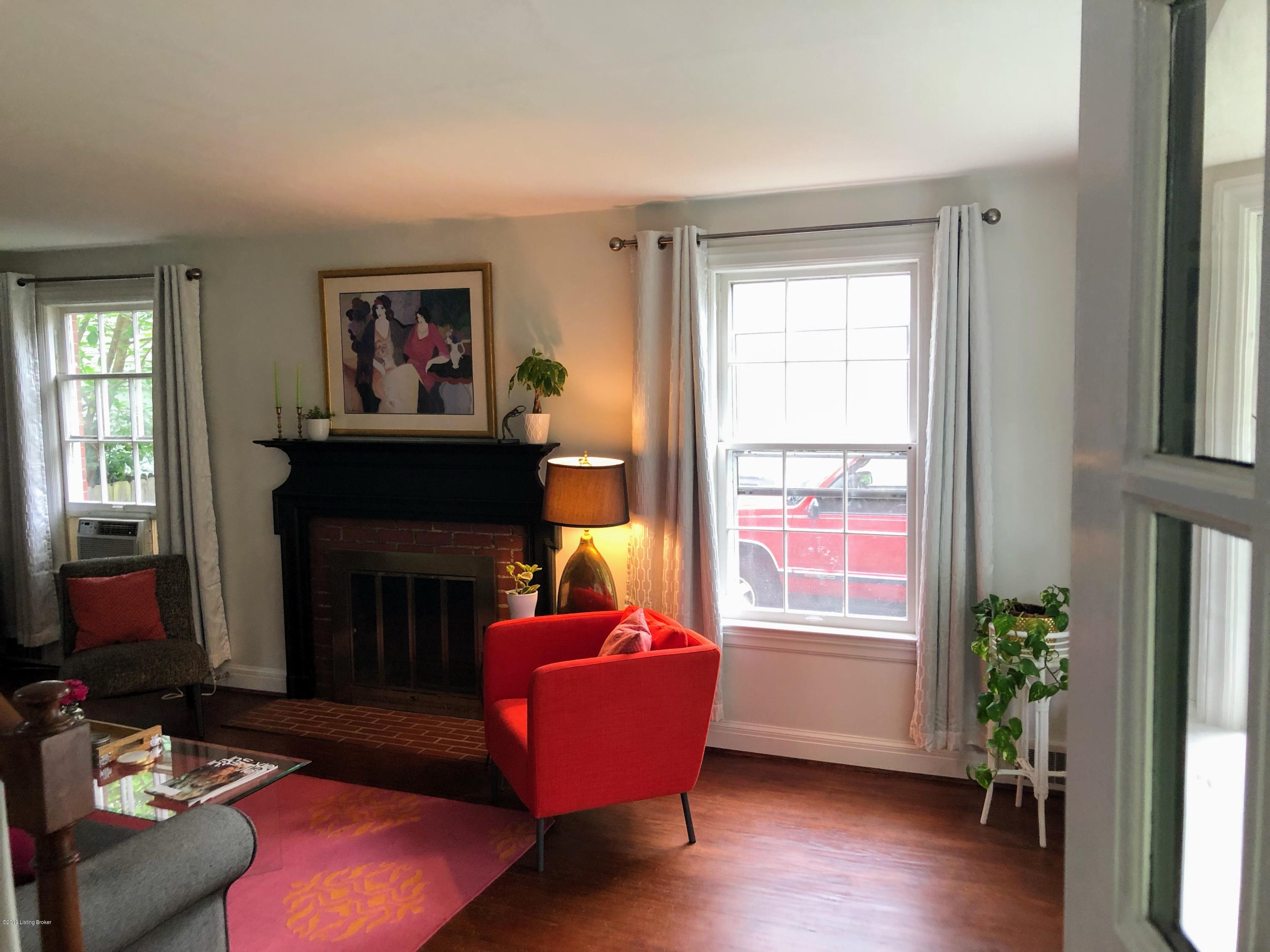 123 Don Allen Road Louisville, KY 40207 - Photo 8 of 34 Roomy and Bright -