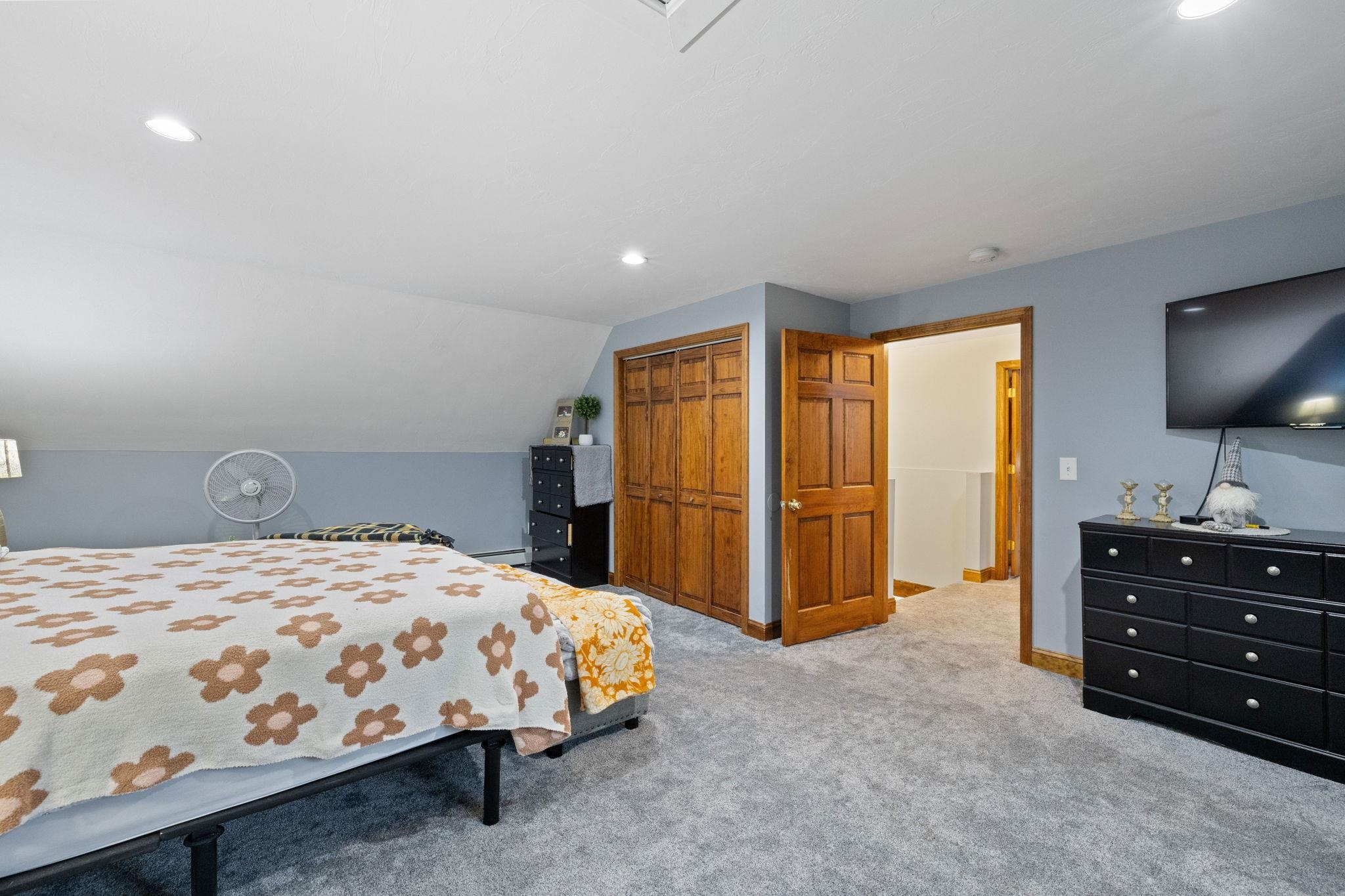 1571 Dover Road Epsom, NH 03234 - Photo 17 of 45
