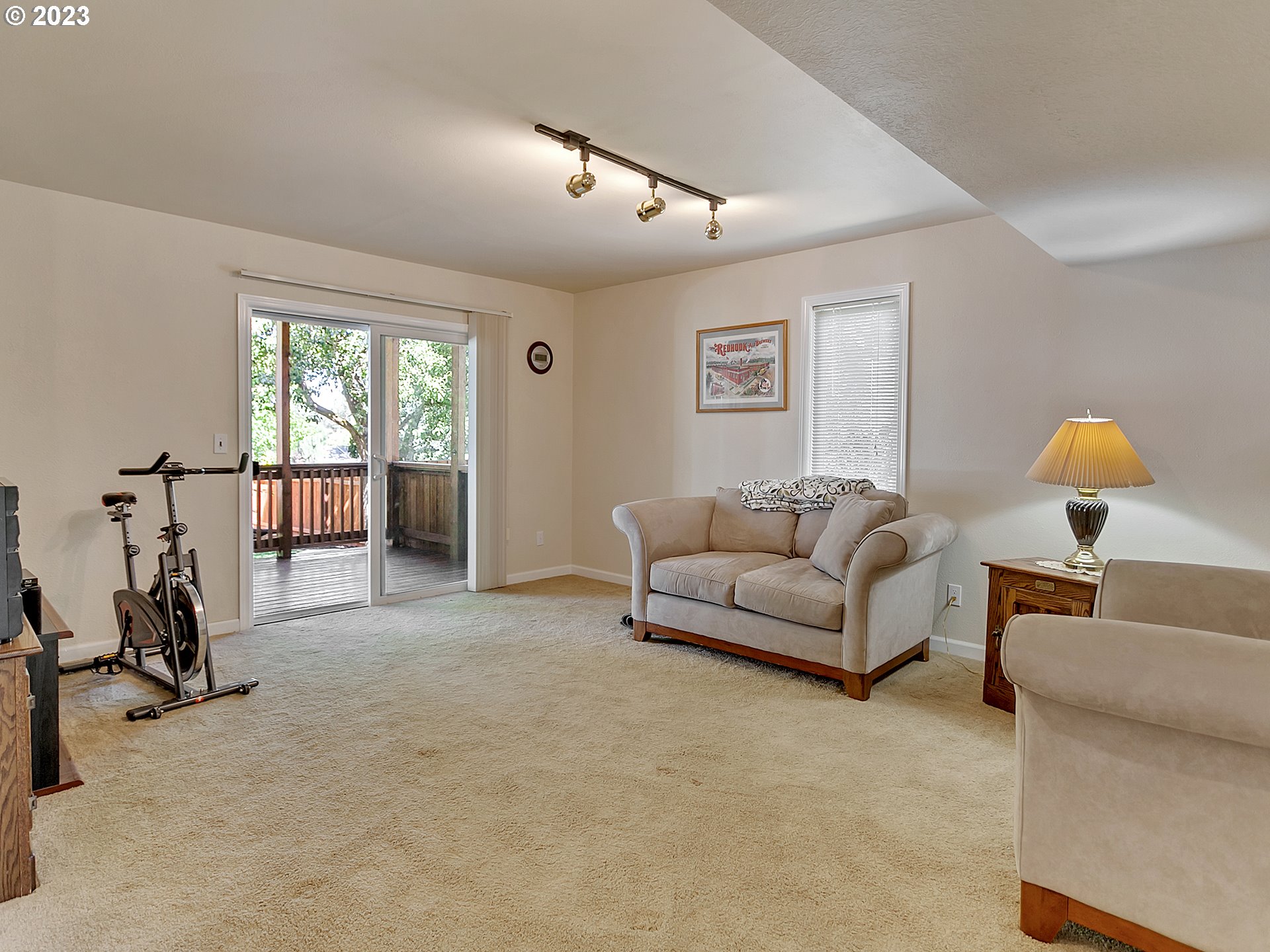 7375 Southwest 167th Place Aloha, OR 97007 - Photo 20 of 42 Family Room